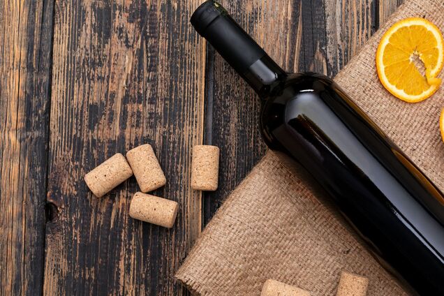 Не викидайте старі пляшки з-під вина: їм можна знайти гарне застосування