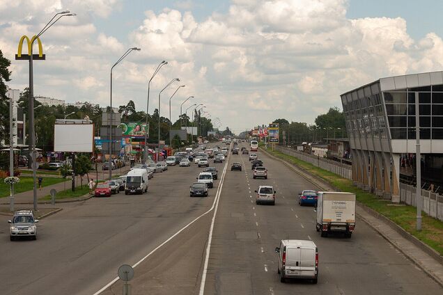 У Києві на 1,5 місяця частково обмежили рух Броварським проспектом. Схема та подробиці