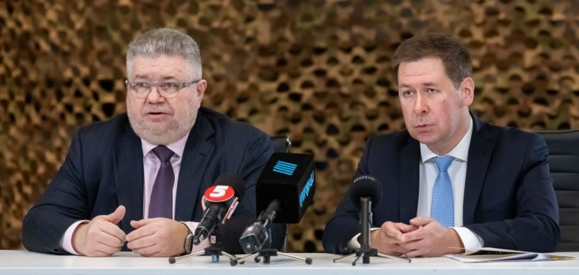 Адвокати Порошенка застерегли владу від тиску на суддів Верховного Суду у справі про санкції