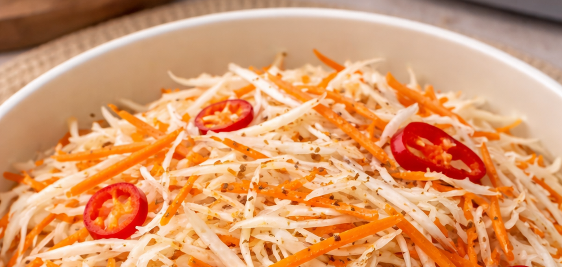 Сочный маринованный салат из капусты, болгарского перца и моркови: можно есть уже через час