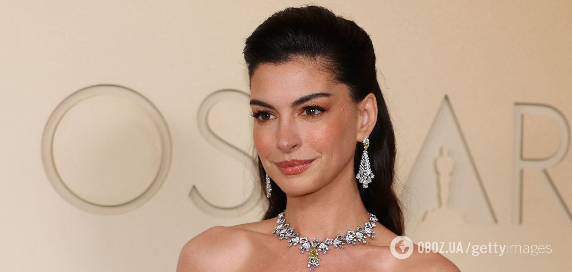 Як помолодіти за лічені секунди: Енн Гетевей показала геніальний лайфхак із волоссям, що миттєво 'стирає' зморшки з обличчя