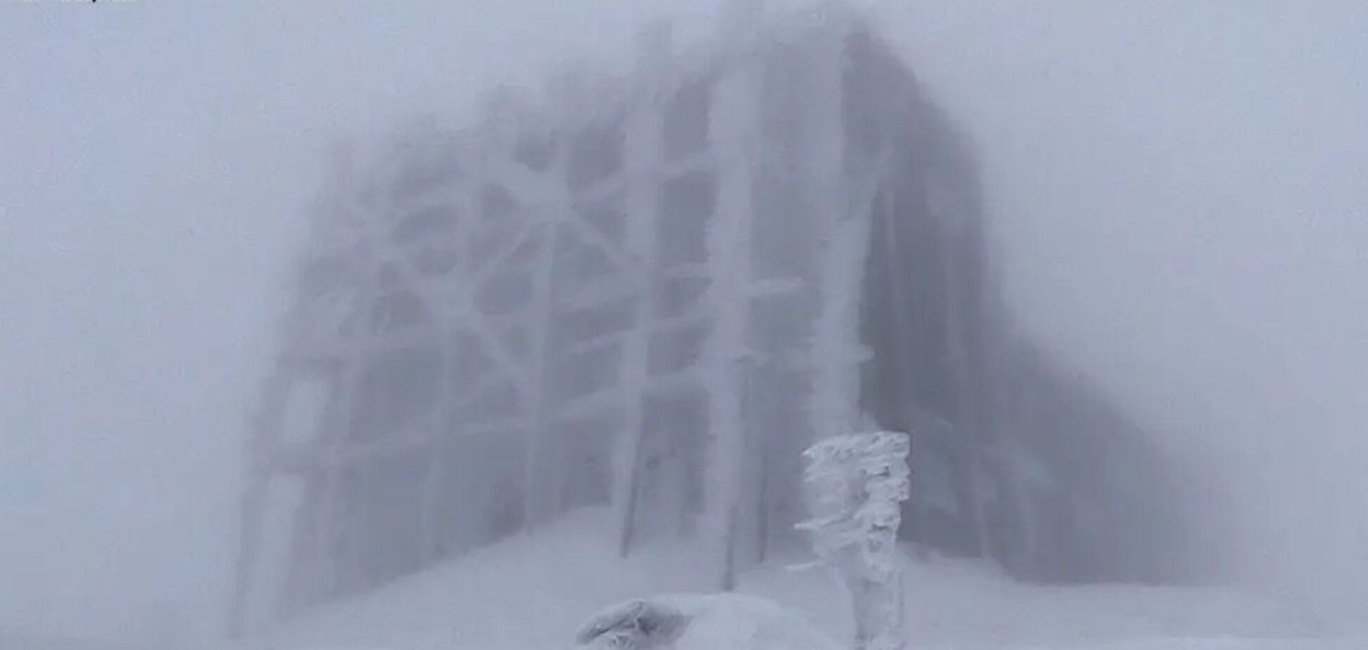 Сніг і мороз: у Карпатах в останній день березня панує зимова погода. Фото