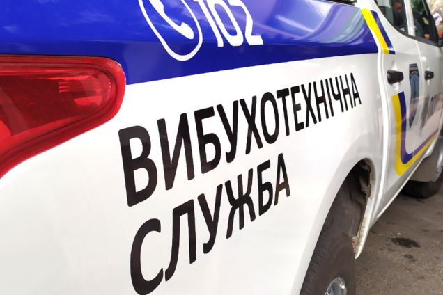 У Харкові прогримів вибух біля під’їзду багатоповерхівки: загинув чоловік, його дружина поранена