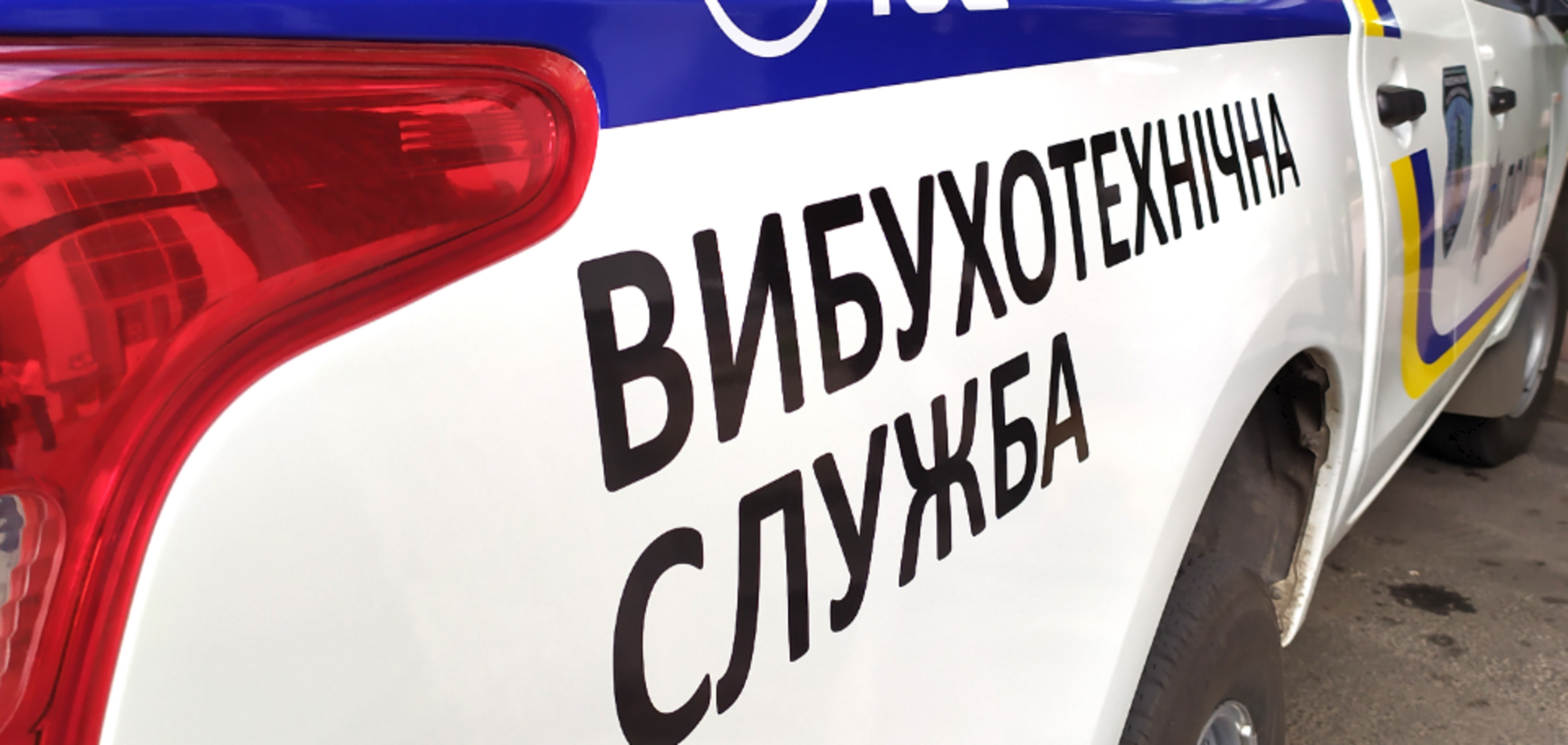 У Харкові прогримів вибух біля під’їзду багатоповерхівки: загинув чоловік, його дружина поранена