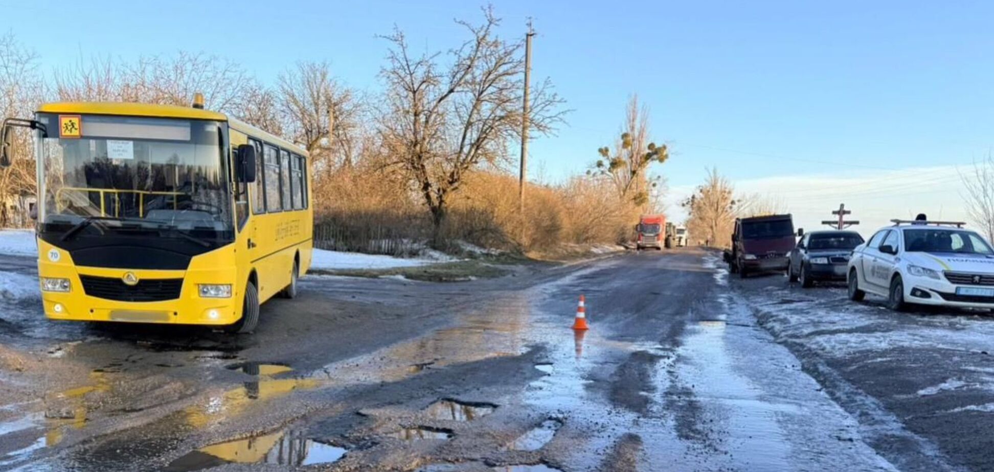 На Киевщине микроавтобус сбил 12-летнюю девочку: ребенок в тяжелом состоянии в больнице. Подробности ДТП и фото
