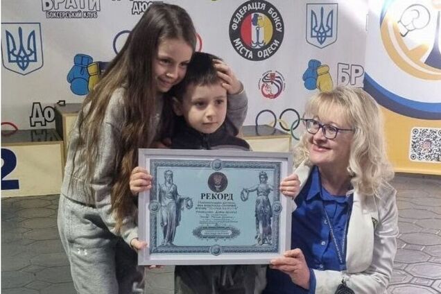 Более тысячи приседаний за час: 4-летний одессит установил рекорд Украины среди мальчиков. Фото