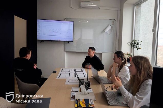 Зручніше для батьків і учнів: у Дніпрі впроваджують єдиний електронний журнал