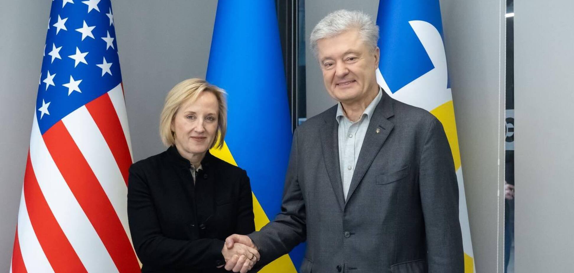 Обговорили широкий спектр питань: Порошенко зустрівся із тимчасовою повіреною у справах США в Україні Джулією Девіс