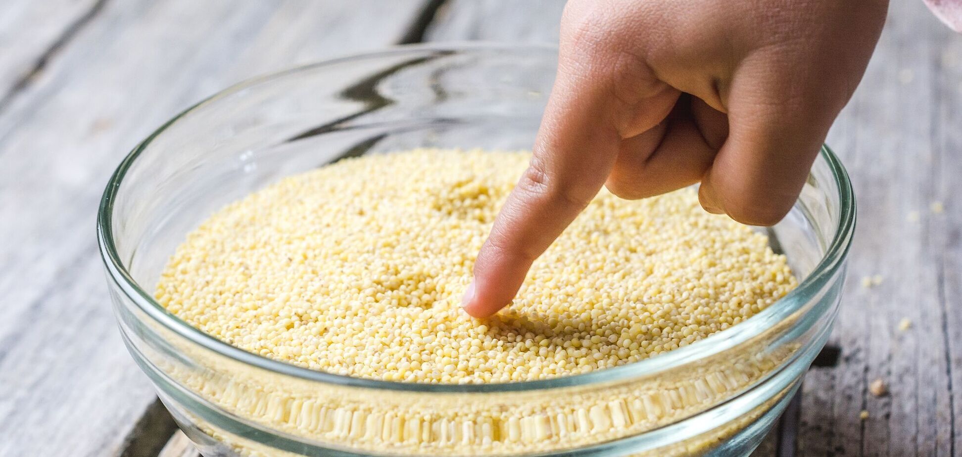 Чи потрібно промивати пшоно перед тим як варити: готуйте крупу правильно