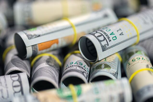 Иллюстрация - свернутые купюры 100 долларов