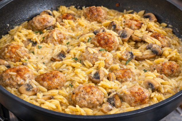 Ситна паста з м'ясними кульками на вечерю: можна використати будь-які улюблені макарони