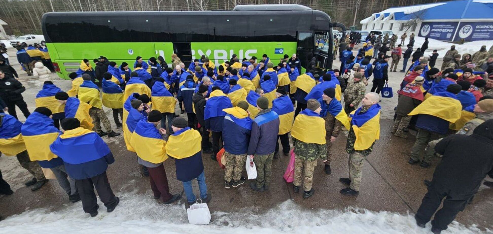 'Нікого не забуваємо': Зеленський повідомив про повернення з полону 200 українців, серед яких - захисники Маріуполя. Фото