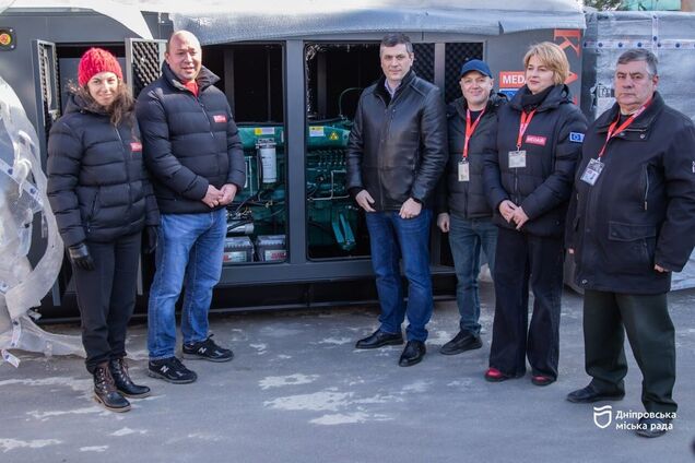 Міжнародна підтримка: Дніпру передали 7 потужних генераторів для роботи тепломереж