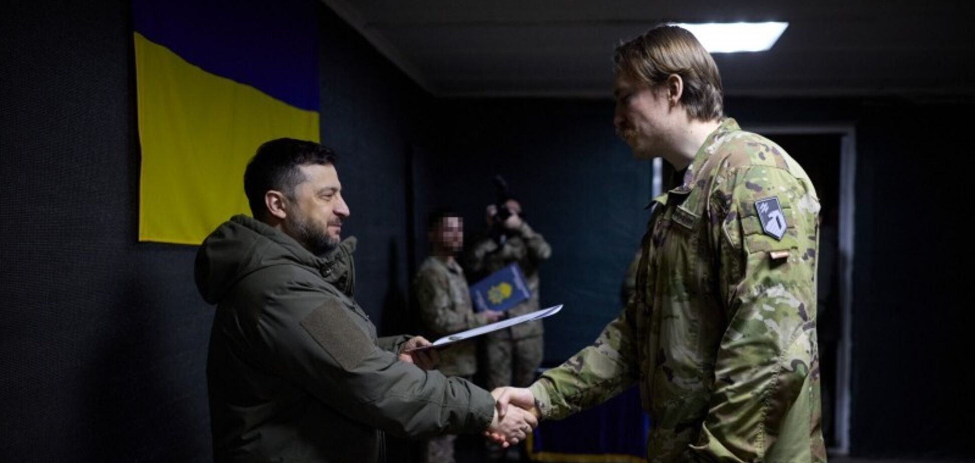 Боронят Славянск, Краматорск, Дружковку и Константиновку: Зеленский на Донбассе отметил государственными наградами воинов ряда бригад. Фото и видео