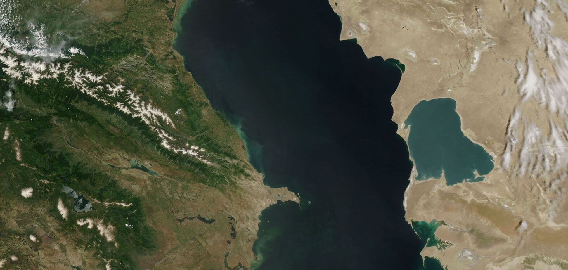 Омывает 5 стран: где расположено море, которое прозвали самым большим озером в мире