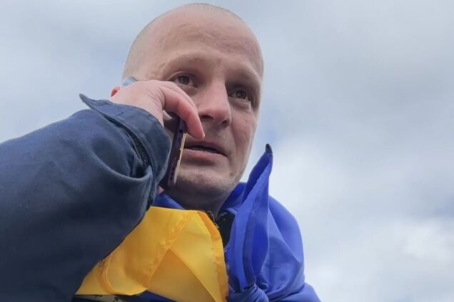 'Я вас більше і на хвилину не покину': мережу вразила емоційна розмова звільненого з полону захисника з рідними. Відео