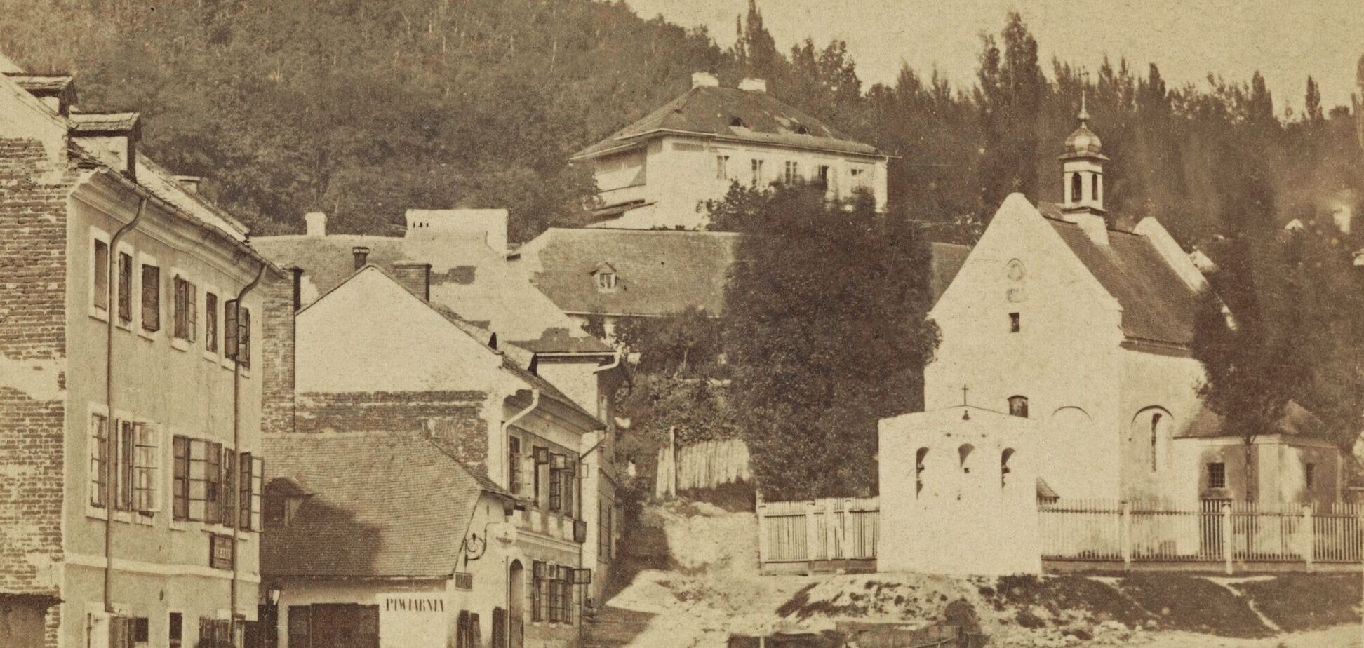 Старий Львів на гравюрах: у мережі показали місто в давнину