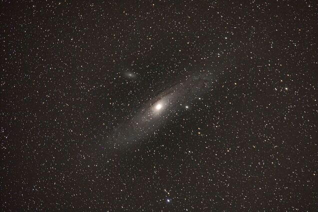 Телескоп Вебба виявив дивні цятки у космосі: що це може бути