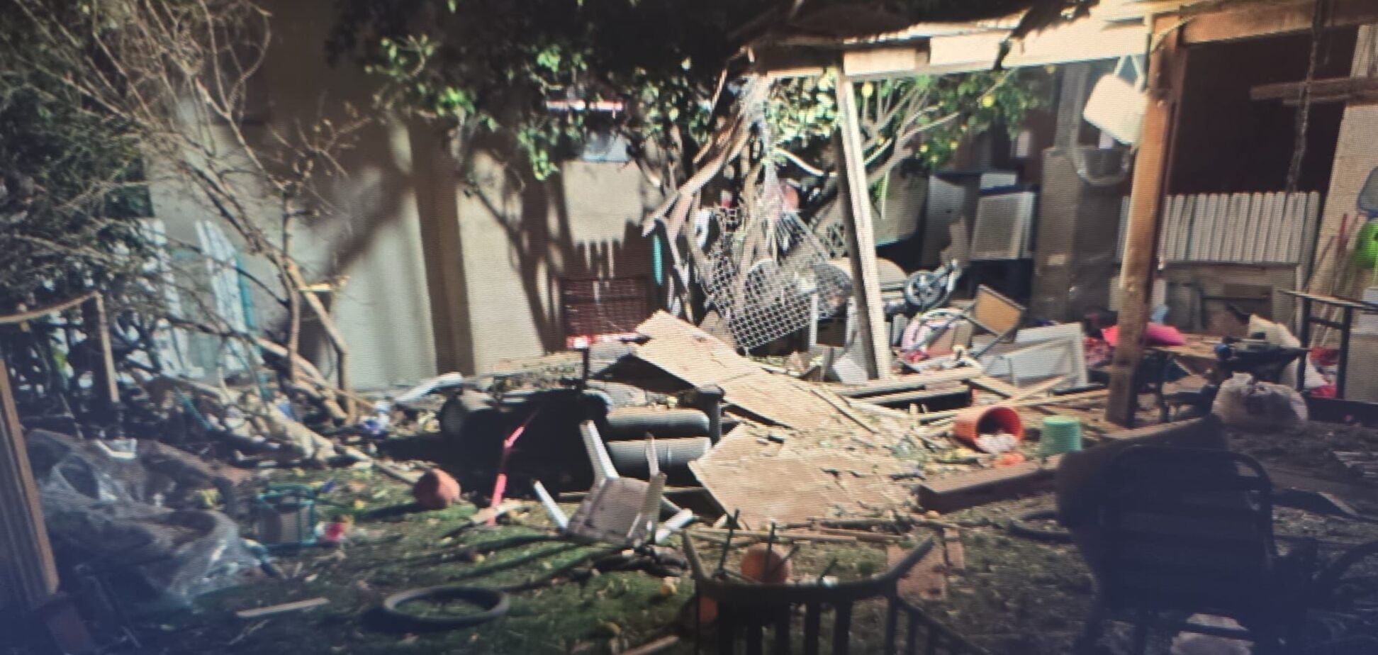 Иран атаковал Израиль ракетами с кассетными боеприпасами: есть попадания в районе аэропорта Бен-Гурион. Видео