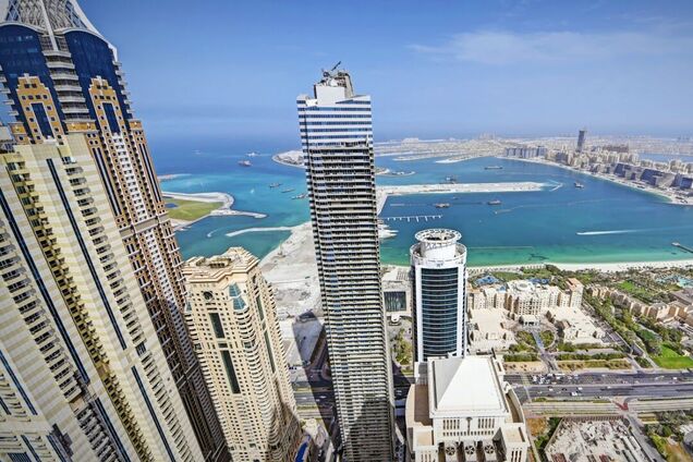 'Шахед' вдарив по 90-поверховому хмарочосу в Дубаї. Відео