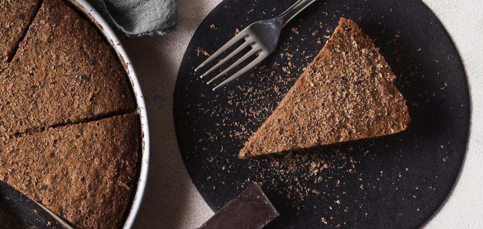 Смачний шоколадний пиріг на сковорідці: готується на сковорідці