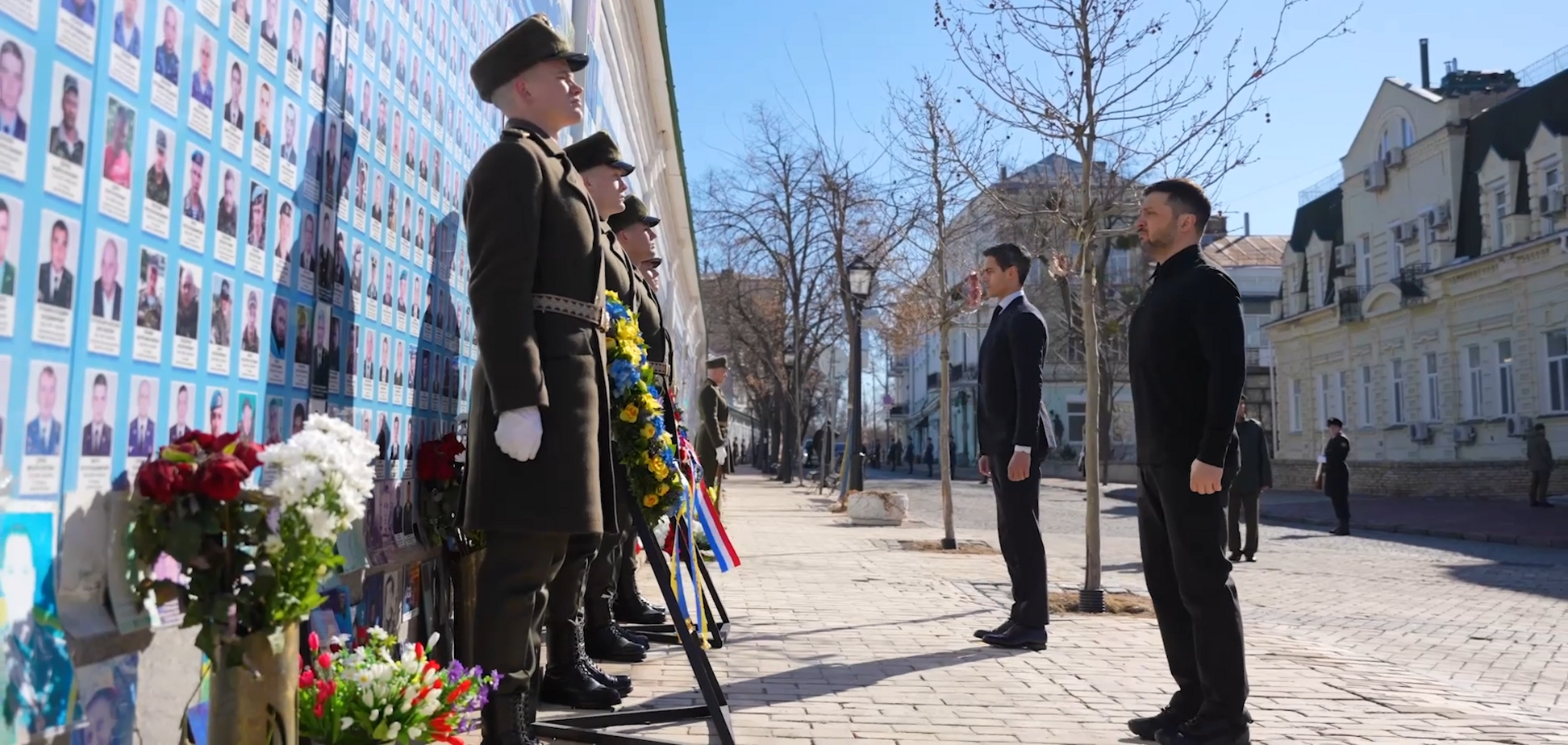 Зеленский с премьером Нидерландов почтили память погибших защитников и защитниц Украины. Фото