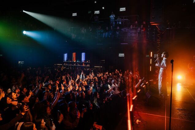 Солдаут и премьера мини-альбома 'Триптих': как прошел сольный концерт KHAYAT