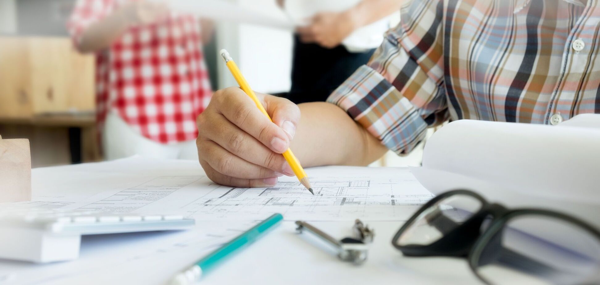 Красили забор на кладбище: украинцы поделились криком души из-за уроков трудового обучения в школе