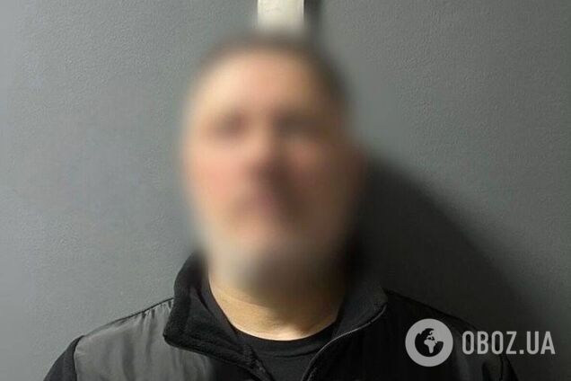 У Києві пасажир BMW посеред дороги пограбував військового та пошкодив його авто. Фото