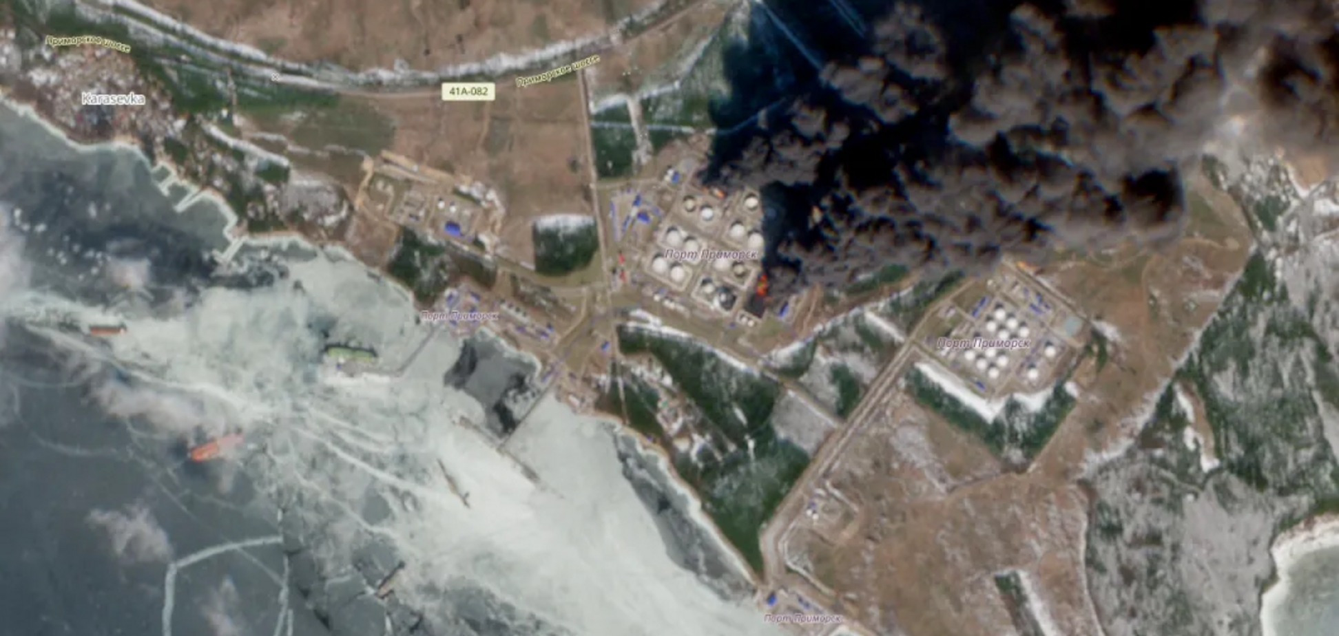 Супутниковий знімок. Горять резервуари для зберігання сирої нафти на російському Приморському нафтогазовому терміналі.