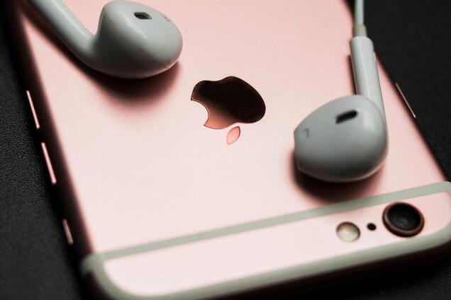 Зачем у iPhone линии по бокам: у них есть особое предназначение