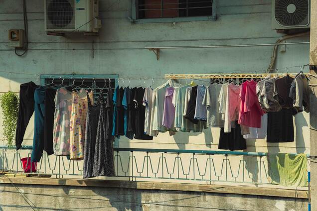 Як висушити одяг вдвічі швидше: дієвий лайфхак