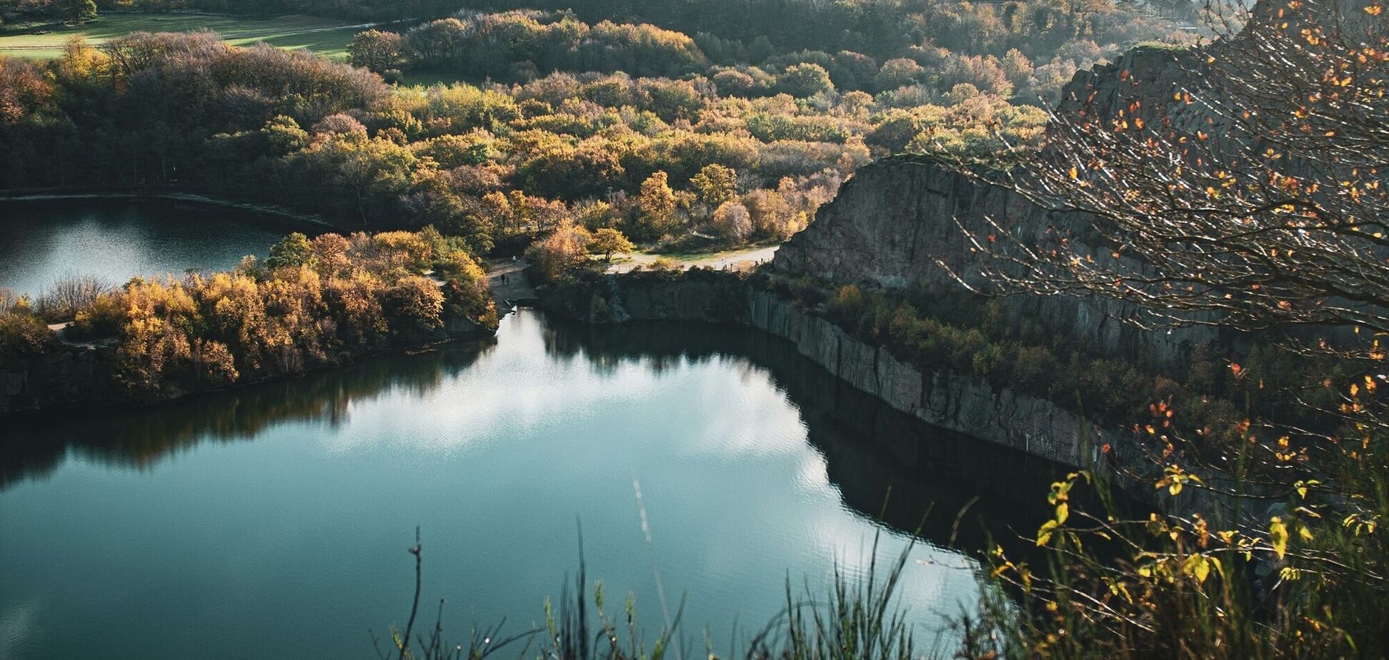 Туристов мало, а пейзажи впечатляют: 5 лучших островов Европы без толп туристов