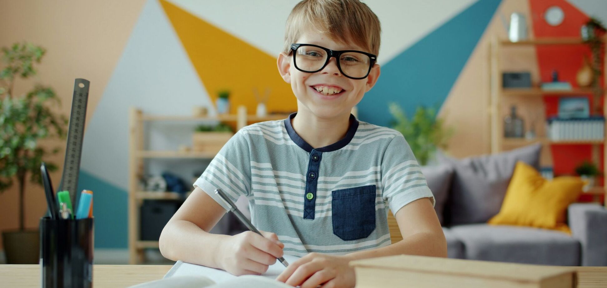 5 речей, які ніколи не повинні бути на робочому столі вашого підлітка