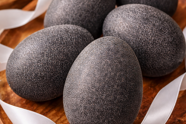 Космические пасхальные яйца в вине: делимся интересной идеей к Пасхе