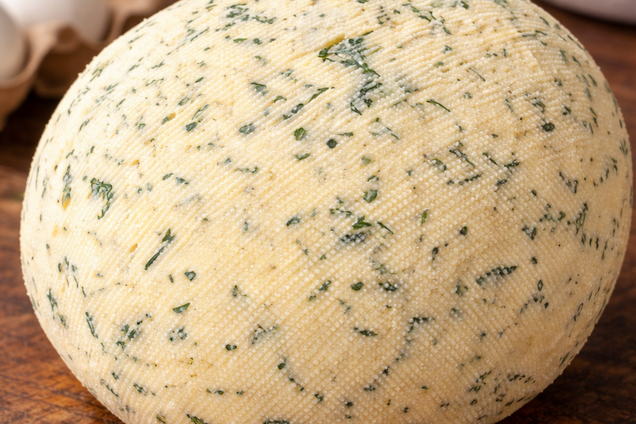 Сырная грудка, которую традиционно кладут в пасхальную корзину: как приготовить