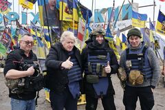 'Таємне фронтове відрядження': Борис Джонсон відвідав позиції Сил оборони на Запорізькому напрямку і поділився враженнями. Фото