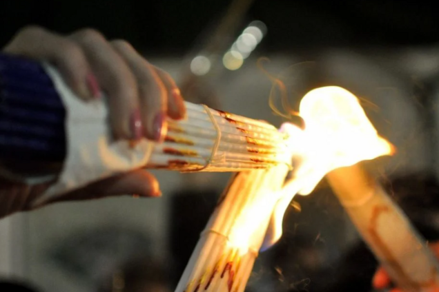 Благодатный огонь сошел в храме Гроба Господня: когда его привезут в Украину. Видео