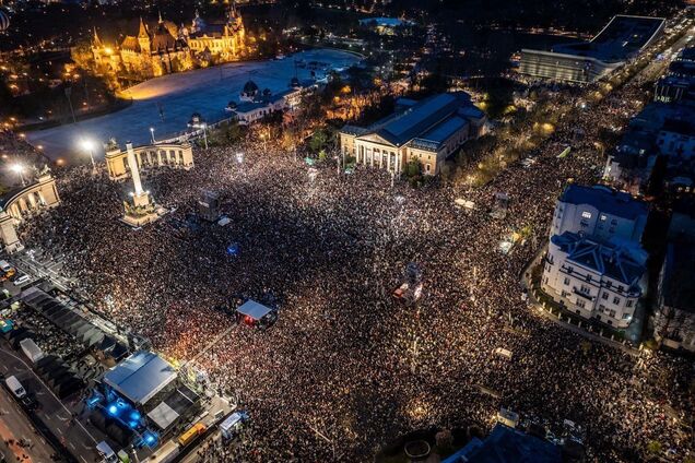 'Россияне, убирайтесь домой!' В Будапеште на акцию против правительства Орбана собрались более 100 тыс. человек. Фото и видео