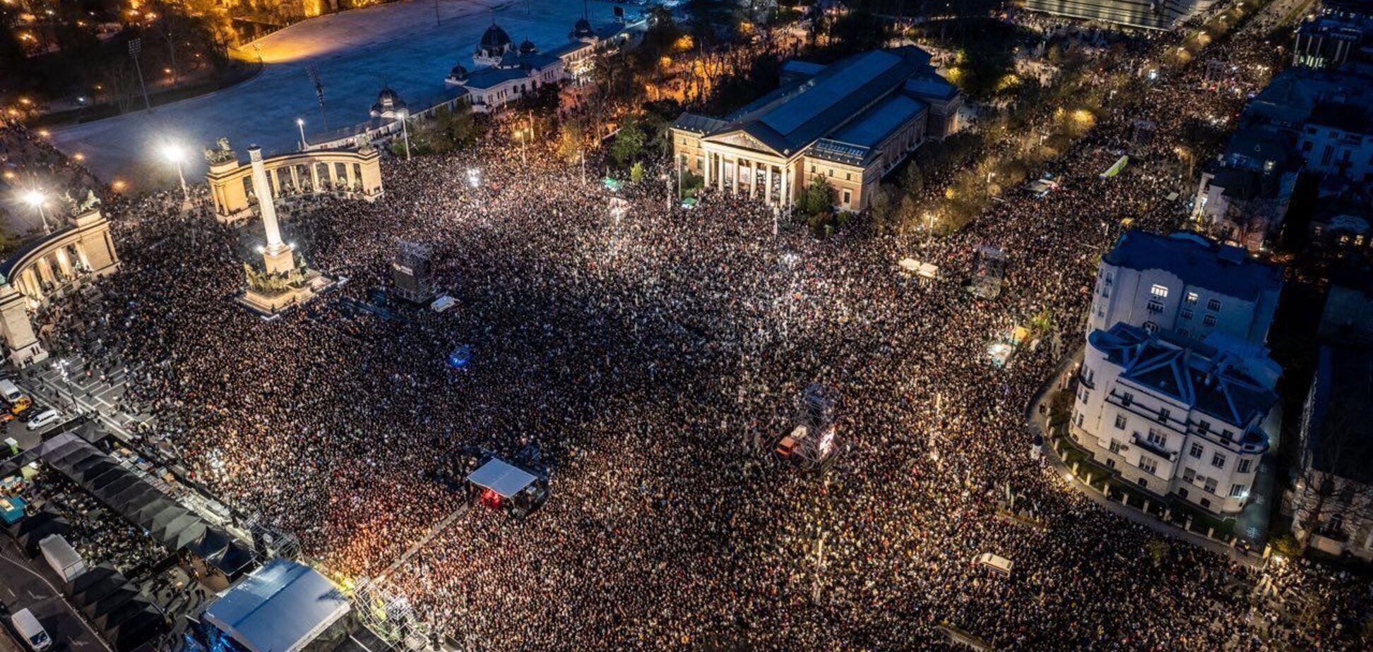 'Россияне, убирайтесь домой!' В Будапеште на акцию против правительства Орбана собрались более 100 тыс. человек. Фото и видео
