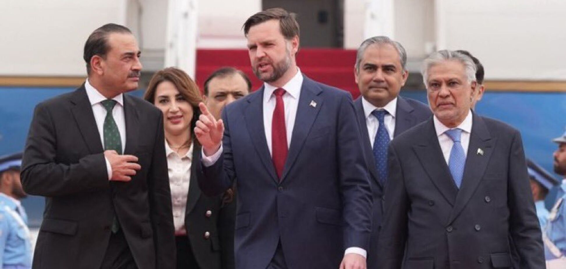 Представники США та Ірану прибули до Пакистану на мирні переговори: що відомо