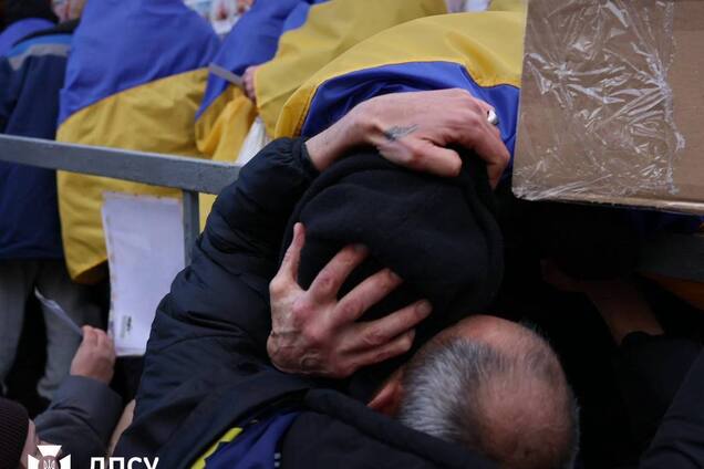 Большинство были в плену с 2022 года: в Украину накануне Пасхи вернулись 175 военных