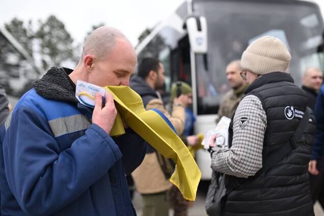 Найстаршому – 63 роки: омбудсмен розповів про стан здоров'я звільнених з російського полону