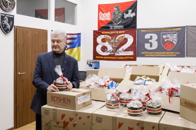 Порошенко передал военным к Пасхе популярные паски Roshen