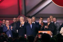 Кінець епохи Орбана: чинний прем'єр Угорщини привітав лідера опозиції з перемогою на виборах