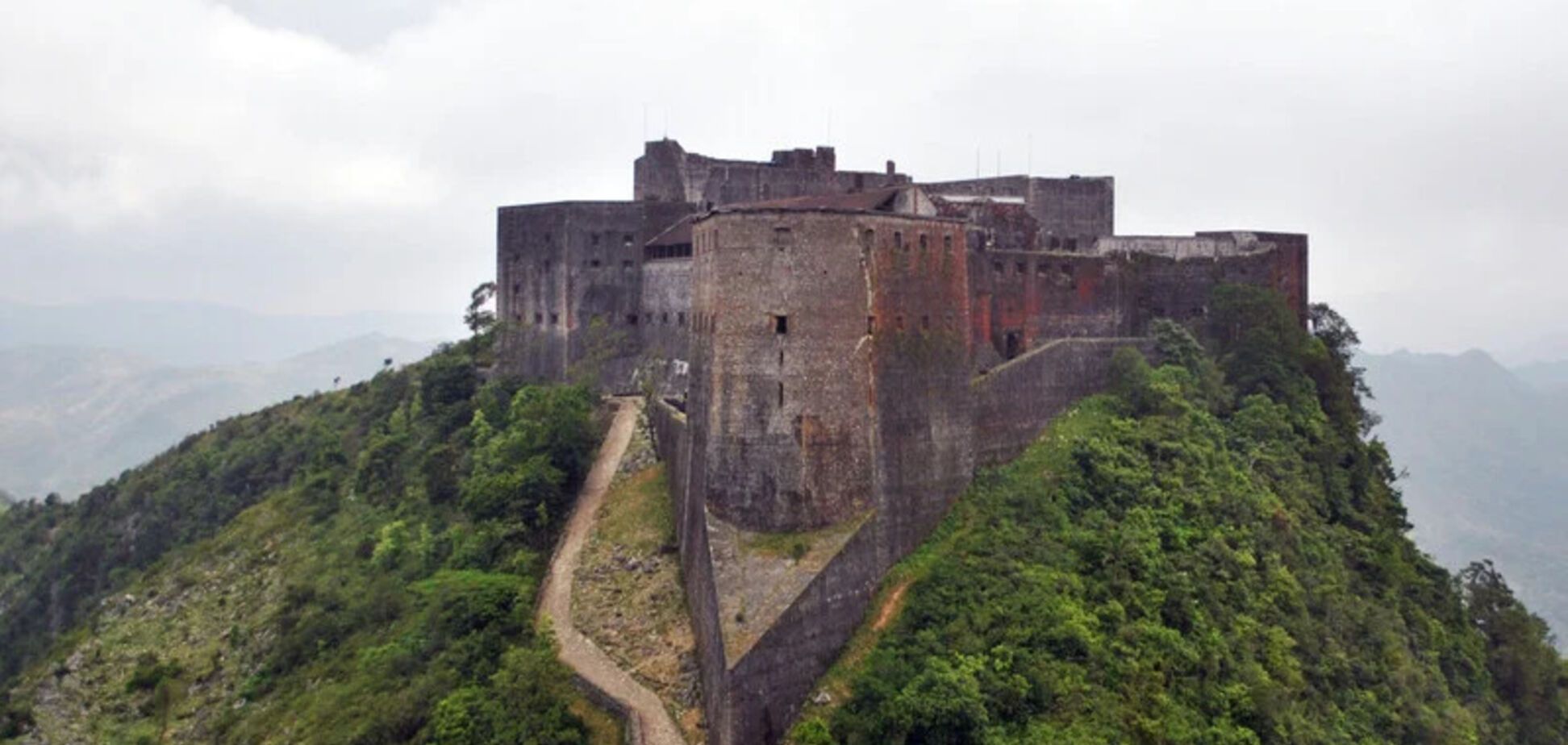 На Гаити в крепости случилась давка, унесшая жизни минимум 30 человек