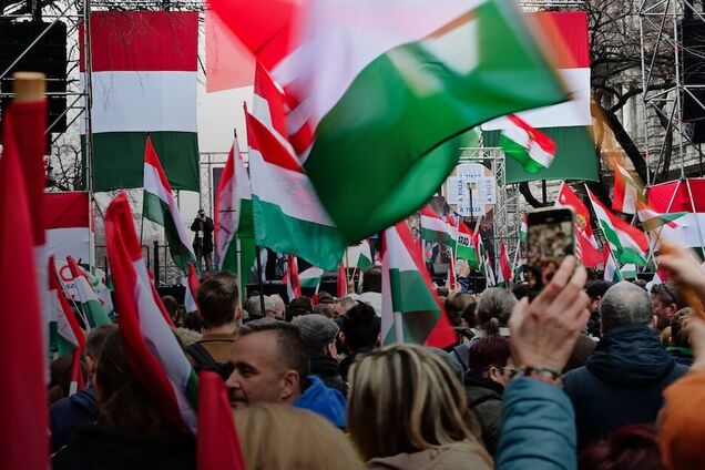 Орбан терпит разгром? Первые результаты подсчета голосов на выборах в Венгрии