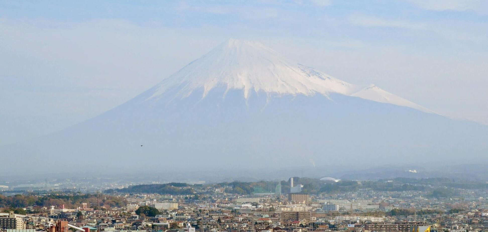 Туристів попросили припинити кидати монетки у ставки біля священної гори Фудзі