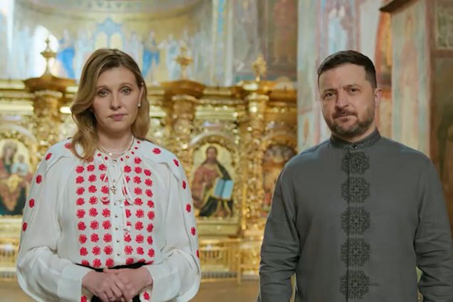 'Пока мы вместе, зло бессильно': Зеленский и первая леди поздравили украинцев с Пасхой. Видео