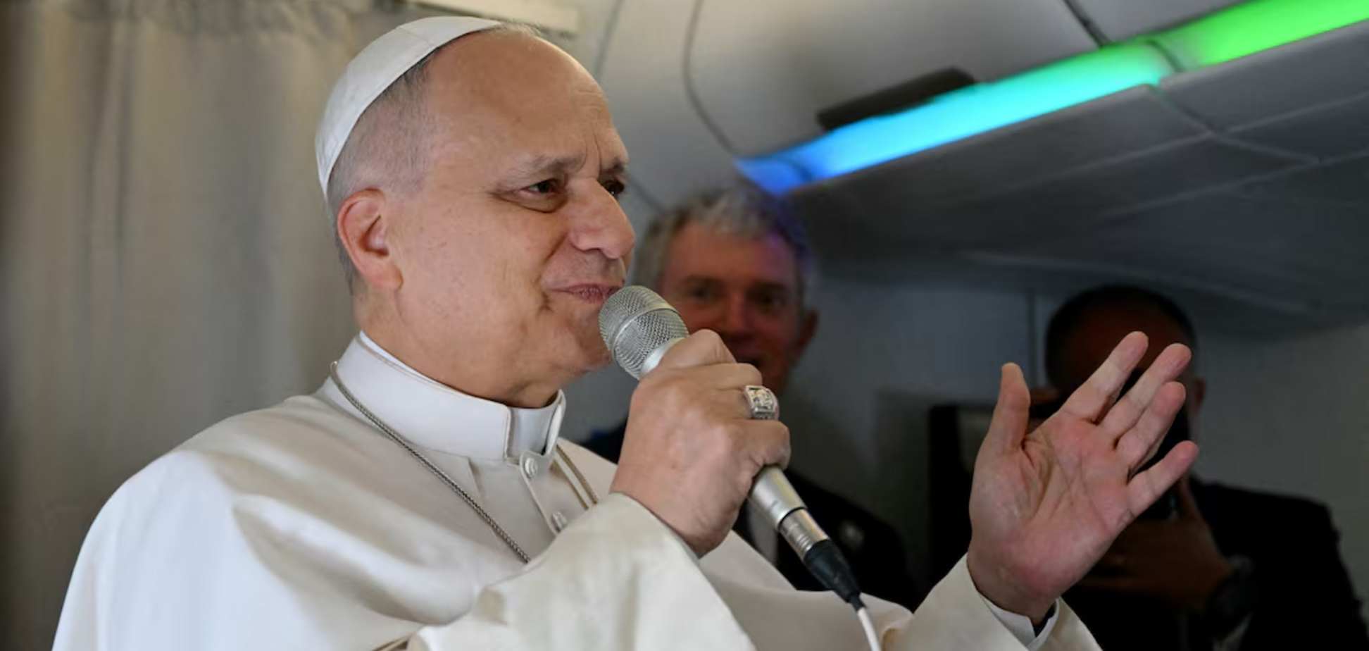 'Не хочу вступать в дискуссию с ним': Папа Римский отреагировал на критику со стороны Трампа